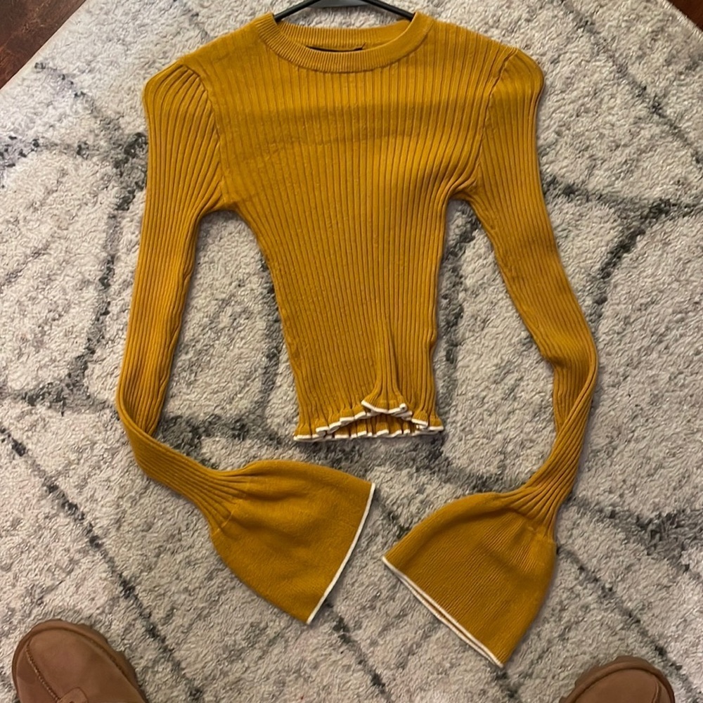 Forever21 size small sweater